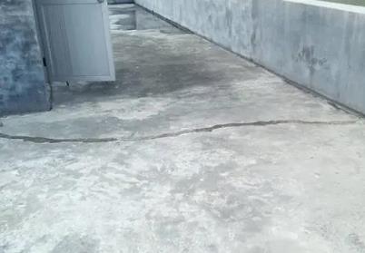 定南楼顶漏水维修公司分享下如何解决卫生间隐蔽部位漏水的问题?